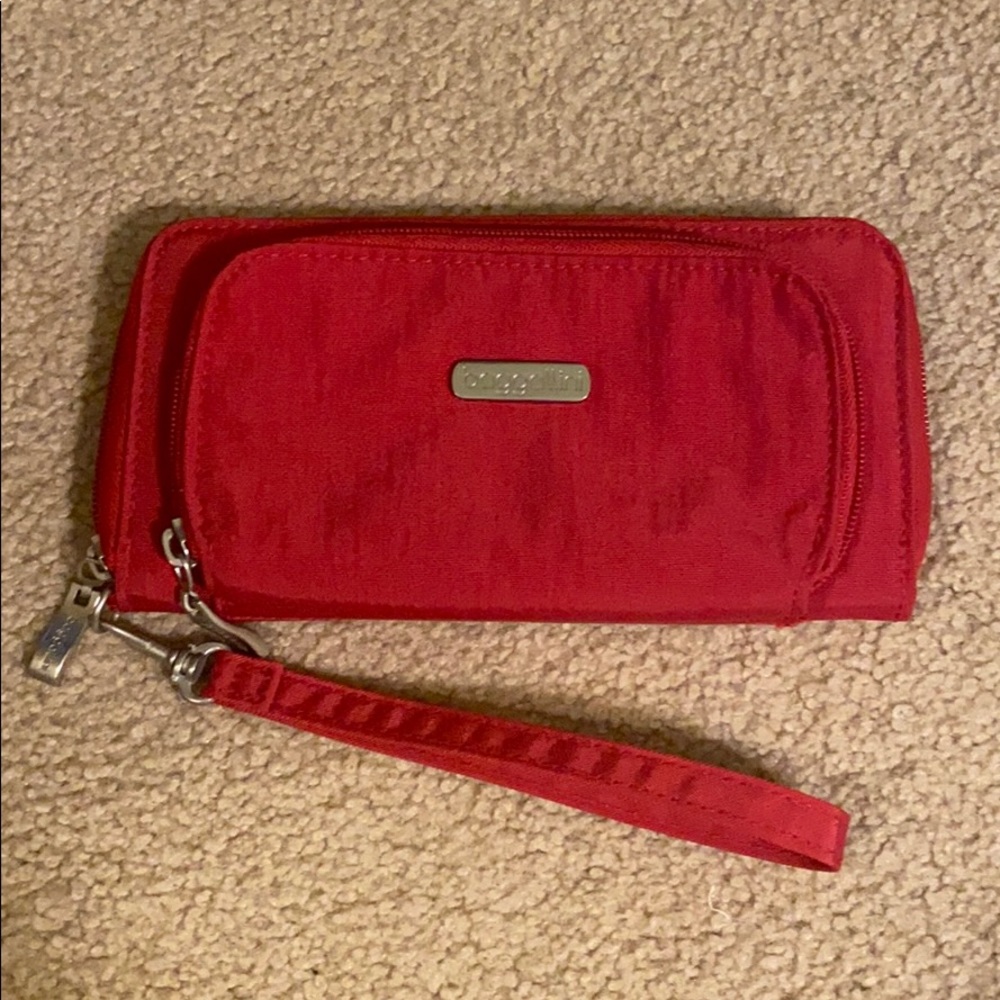 Like new Baggallini wristlet